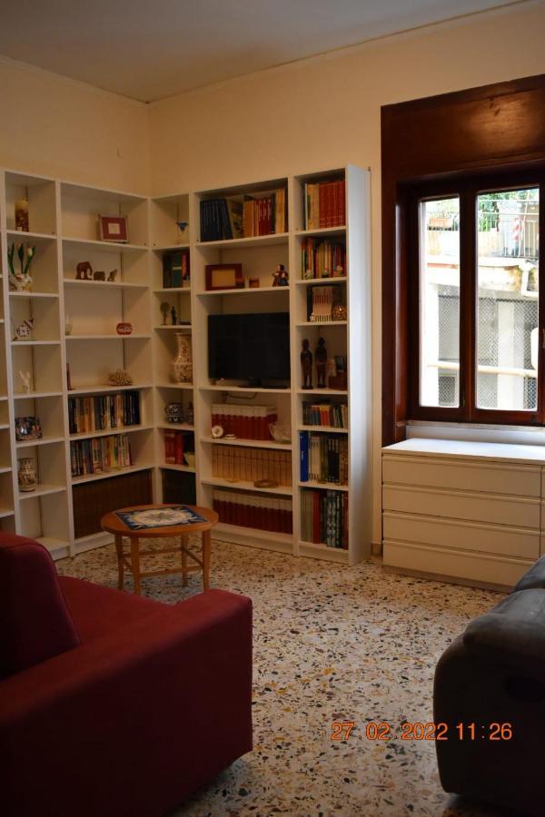 Casa Vacanze "A Casa Di Maria" Наполи Екстериор снимка